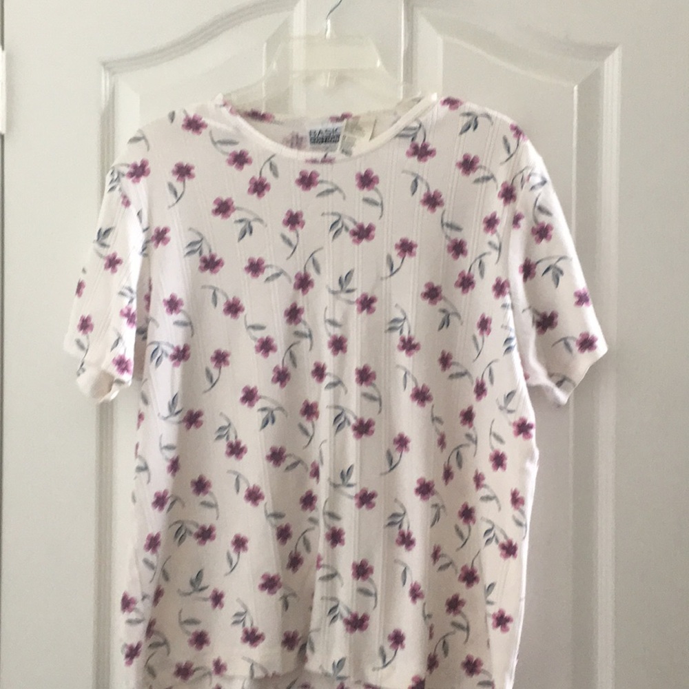 FINAL MARKDOWN Ladies basic editions tee large